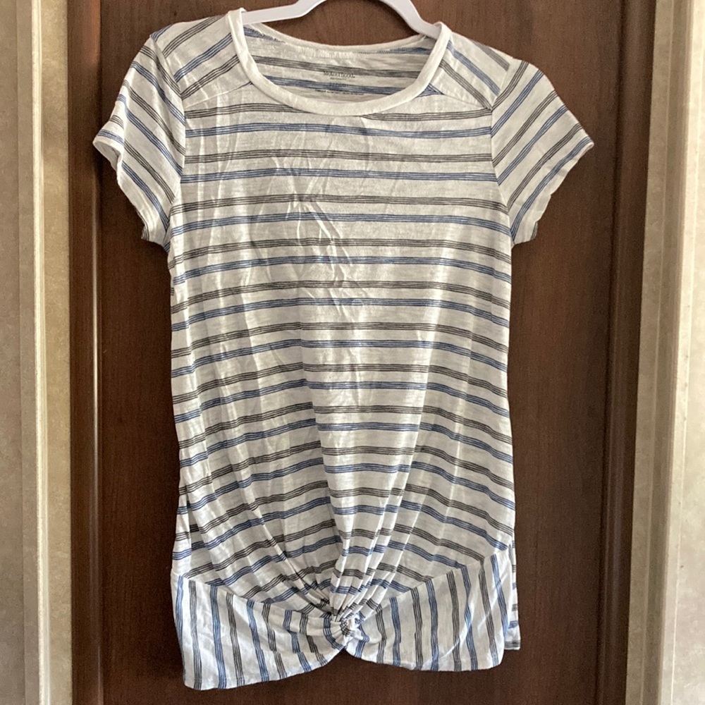 Motherhood maternity ss shirt. S